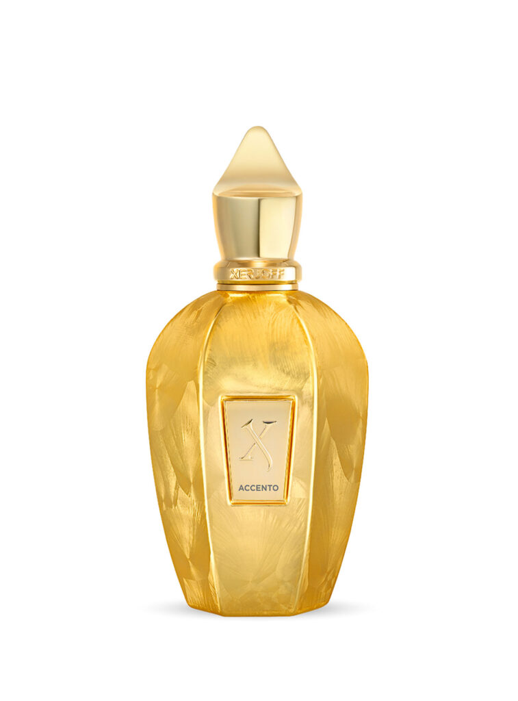 Frasco dorado del perfume Xerjoff Accento Overdose, fragancia afrutada y floral intensa de 100 ml