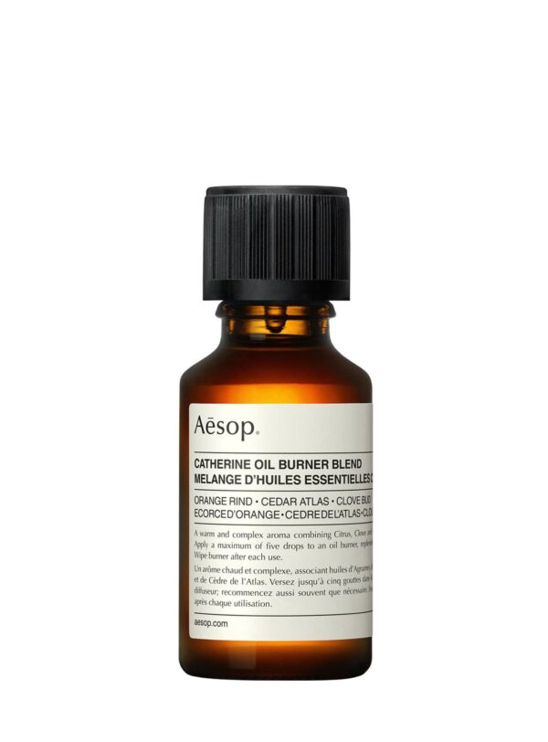 Botella de aceite esencial Catherine de Aesop en Papaduk Ibiza, mezcla aromática con naranja, clavo y cedro del Atlas