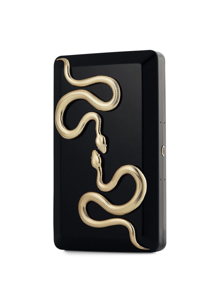 Clutch negro Kilian Paris The Temptress con detalle de serpientes doradas en relieve.