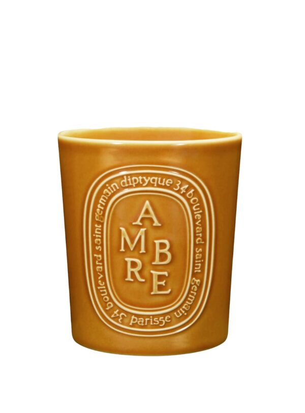 Vela Diptyque Ambre 600g con envase de cerámica color ámbar, ideal para un ambiente cálido y envolvente.