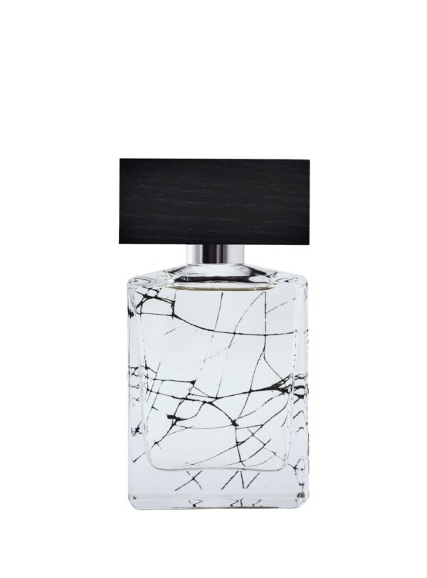 Frasco de perfume Pyroclasm de Beaufort con tapón negro de madera y vetas negras desordenadas sobre fondo blanco.
