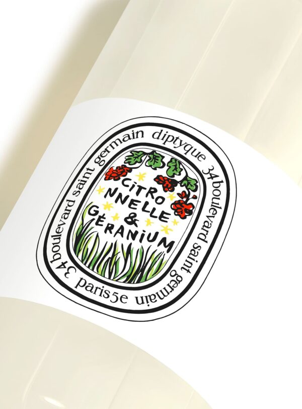 Primer plano del diseño de la etiqueta Citronnelle & Geranium de Diptyque. Ilustración botánica exclusiva verano 2025.