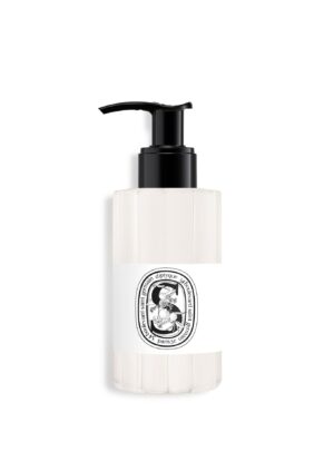 Champú de Diptyque verano 2025, frasco transparente con dosificador negro y etiqueta ovalada, disponible en Papaduk Ibiza.