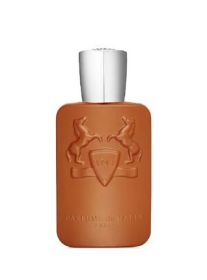 Althaïr de Parfums de Marly en primer plano, botella negra con reflejos dorados en Papaduk Ibiza