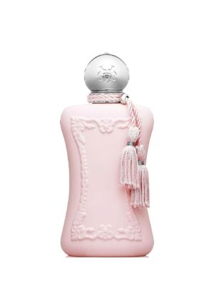 Botella rosa de Delina de Parfums de Marly en primer plano sobre fondo neutro, Papaduk Ibiza.