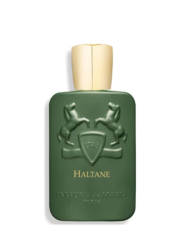Botella verde oscuro de Haltane de Parfums de Marly en primer plano sobre fondo blanco.