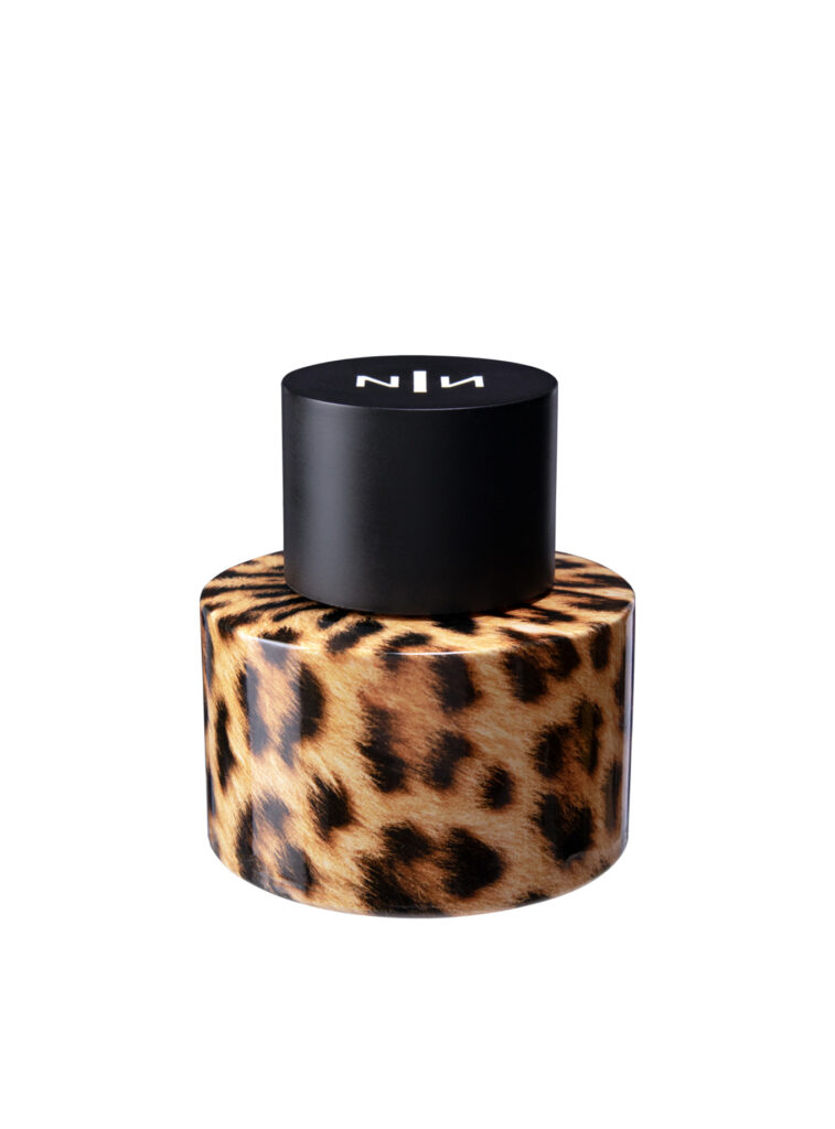 Frasco del perfume Felina de New Notes con estampado de leopardo, fragancia audaz y vibrante en Papaduk Ibiza
