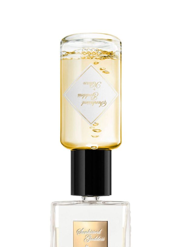 Perfume Kilian Sunkissed Goddess refill rellenando el frasco principal, recarga de 100 ml con fragancia cálida y solar