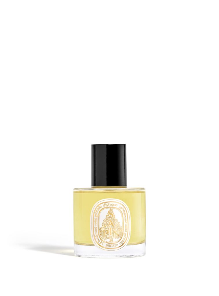 Diptyque Sapin Mini Vaporizador 2025 – frasco pequeño con tapón negro y etiqueta dorada, aroma fresco de pino.