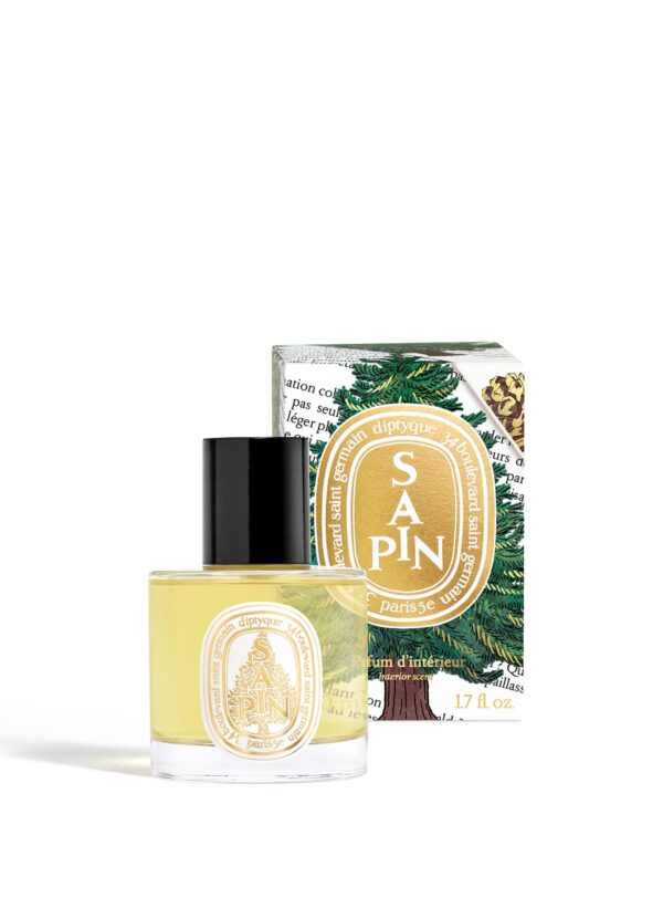 Diptyque Sapin Edición Limitada Navidad 2025 – vaporizador con caja decorada con ramas de abeto, fragancia invernal.