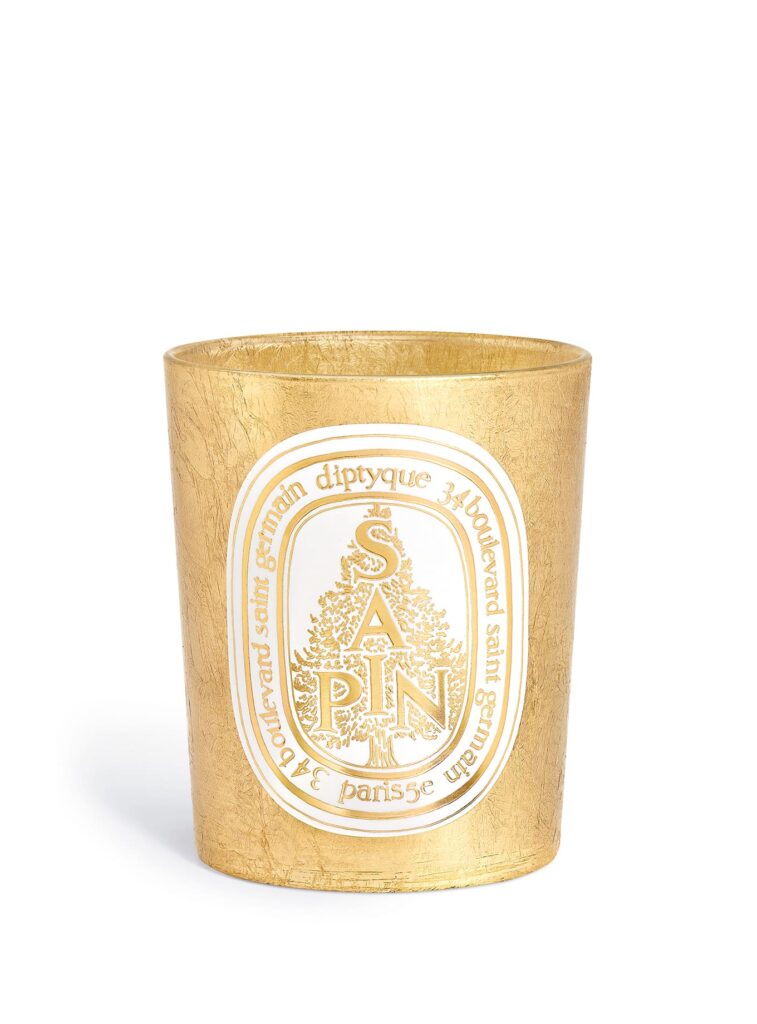Diptyque Sapin Vela Perfumada 190g – frasco dorado de gran tamaño con acabado brillante, perfume de pino helado.