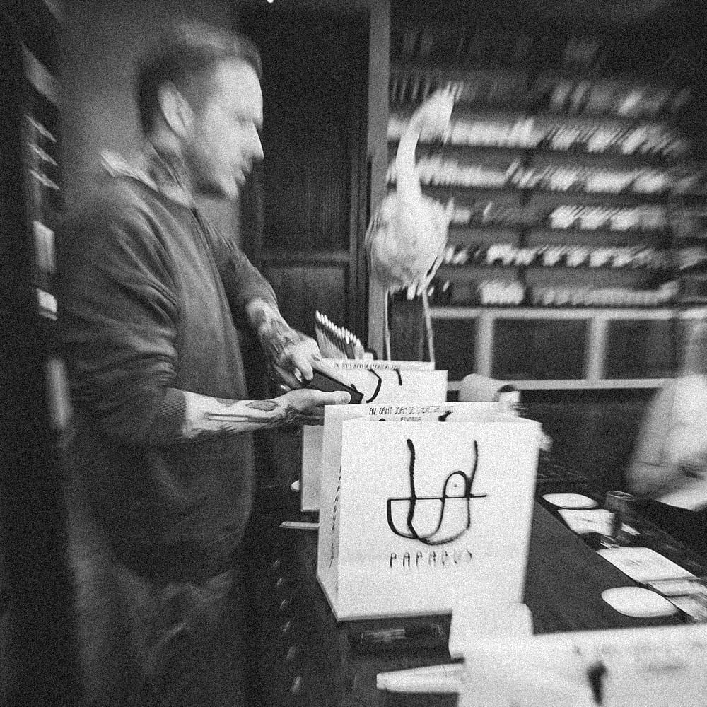 Bolsa de Papaduk en tienda especializada en perfumes nicho para regalar en 2026 con asesoramiento experto