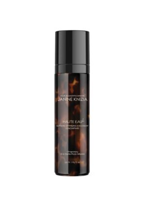 Concentrado Haute Eau PM de Janine Knizia formulado para optimizar la recuperación de la piel durante la noche y favorecer un aspecto más descansado.