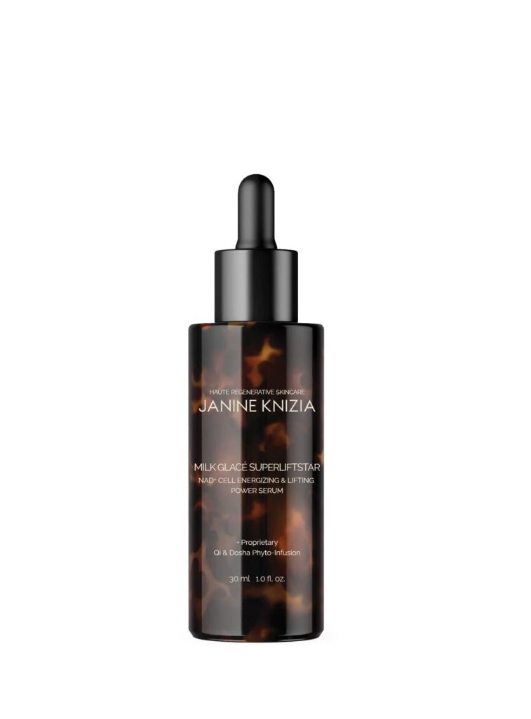 Sérum facial Milk Glacé Superliftstar de Janine Knizia con textura ligera y formato cuentagotas, diseñado para aportar luminosidad y un efecto reafirmante. v