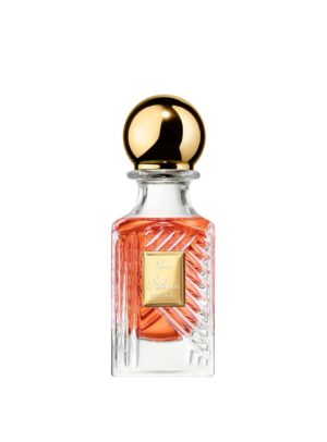 Perfume Love Don't Be Shy de Kilian con líquido rosado y frasco de cristal tallado