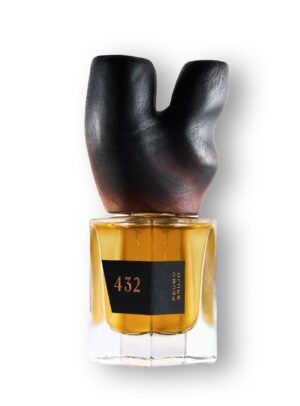 Imagen frontal: Perfume 432 Peumo Brujo con frasco artesanal y tapón de madera
