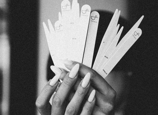 Tiras olfativas utilizadas para probar perfumes nicho en perfumería